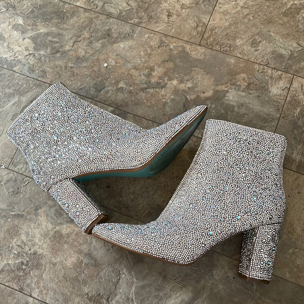 Size 8 Betsey Johnson Kyla Booties